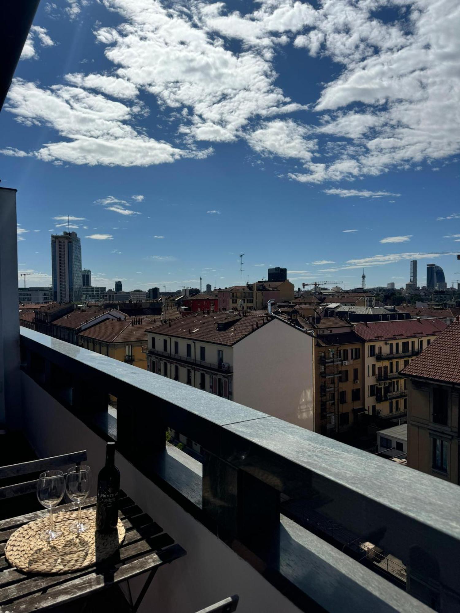Apartment Isola- Attico Con Balcone Milan